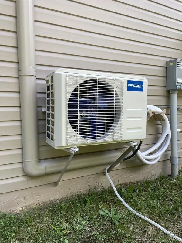 MRCOOL problems — MRCOOL DIY mini split outdoor condenser unit during installation
